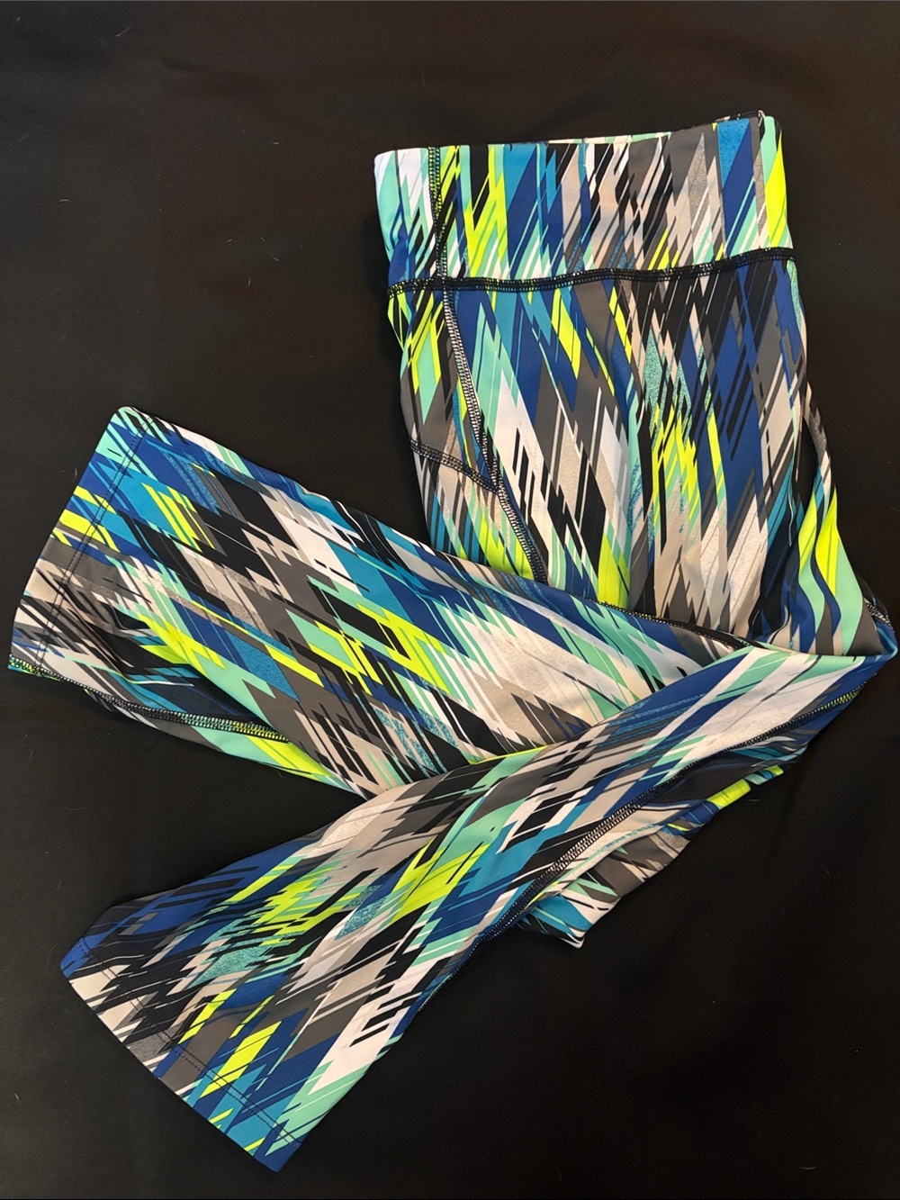 Xersion Multicolor Geometric Capri Leggings - Blue, Green & Gray